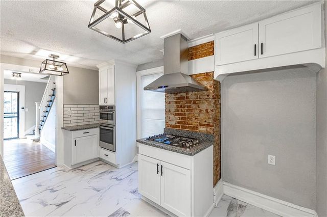 3901 Central Street, Kansas City, MO 64111