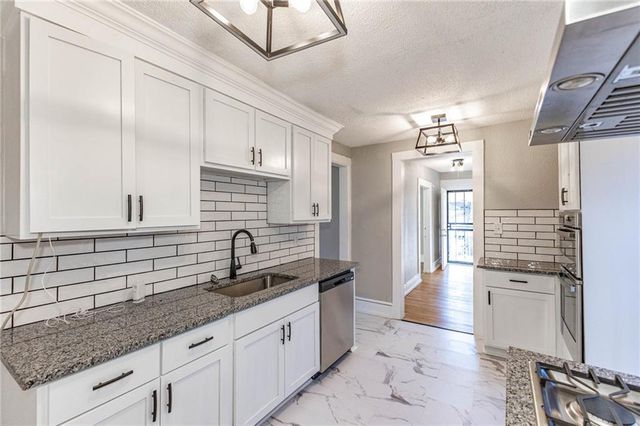 3901 Central Street, Kansas City, MO 64111