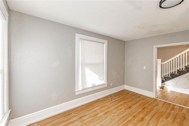 3901 Central Street, Kansas City, MO 64111