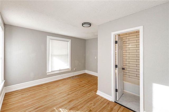 3901 Central Street, Kansas City, MO 64111