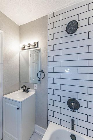 3901 Central Street, Kansas City, MO 64111