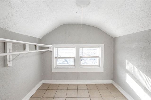 3901 Central Street, Kansas City, MO 64111