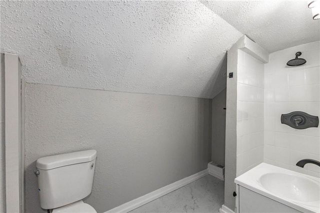 3901 Central Street, Kansas City, MO 64111