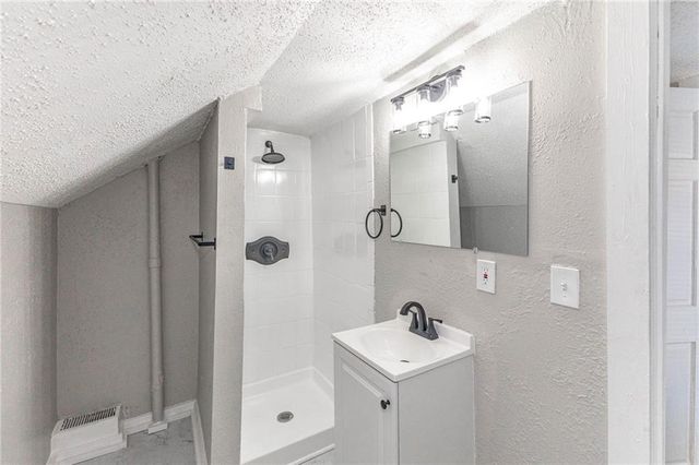 3901 Central Street, Kansas City, MO 64111