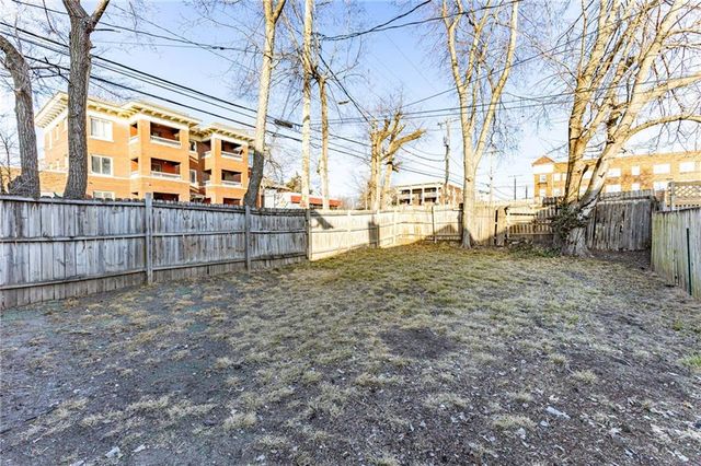 3901 Central Street, Kansas City, MO 64111