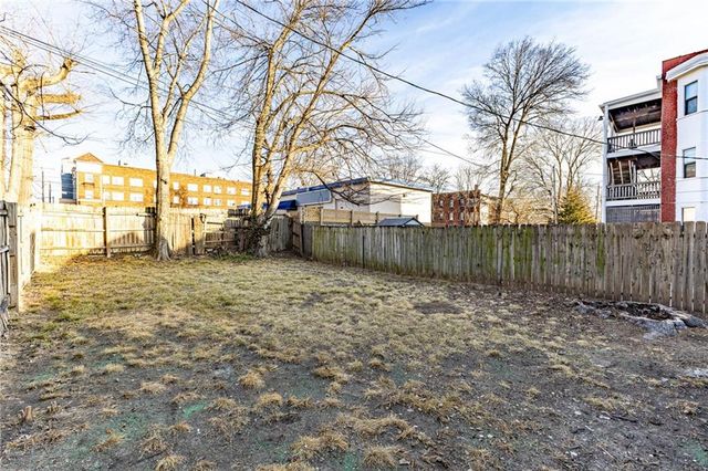 3901 Central Street, Kansas City, MO 64111