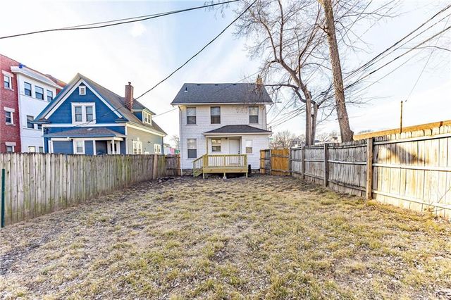 3901 Central Street, Kansas City, MO 64111