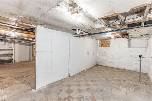 3901 Central Street, Kansas City, MO 64111