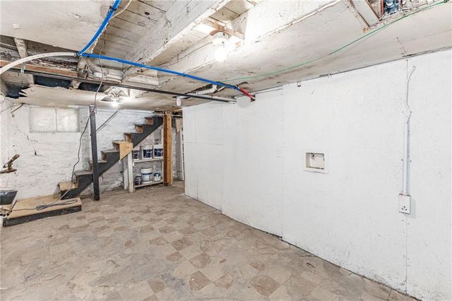 3901 Central Street, Kansas City, MO 64111