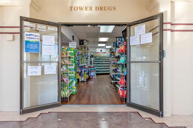 271-10 Grand Central Parkway 9F, Floral Park, NY 11005