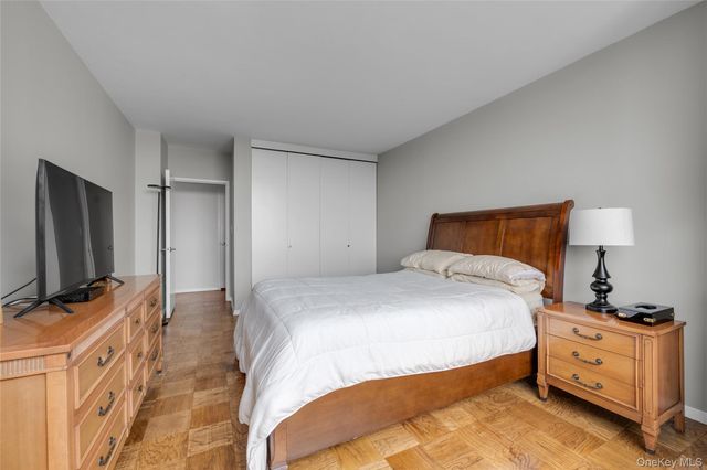 271-10 Grand Central Parkway 9F, Floral Park, NY 11005