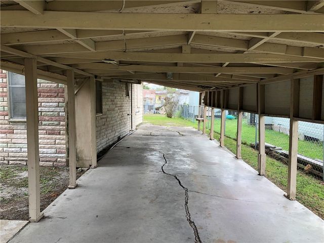 526 Dolores St, Taft, TX 78390