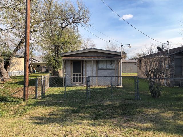 526 Dolores St, Taft, TX 78390
