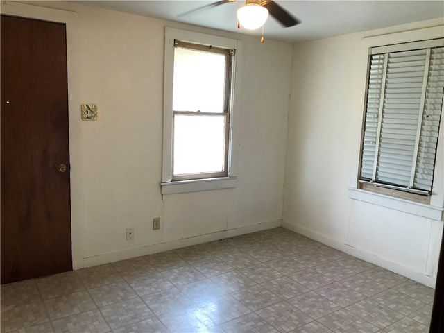 526 Dolores St, Taft, TX 78390