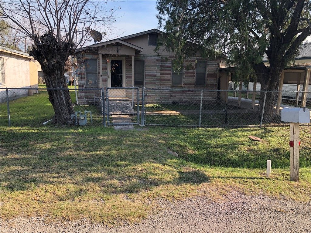 526 Dolores St, Taft, TX 78390