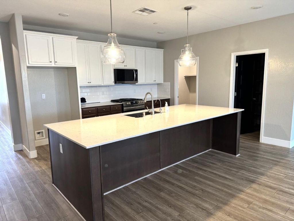 Image 11 of property listing at 5123 N San Clemente Avenue, Fresno, CA 93723