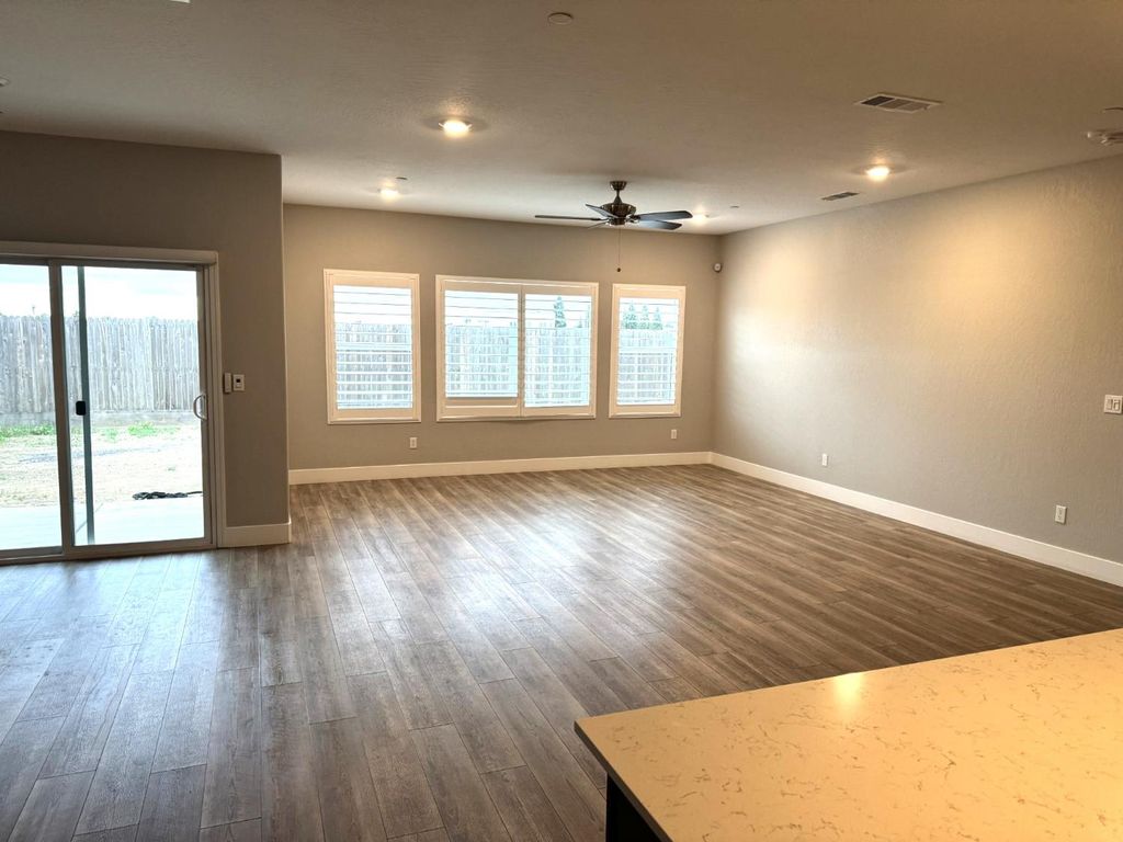 Image 12 of property listing at 5123 N San Clemente Avenue, Fresno, CA 93723