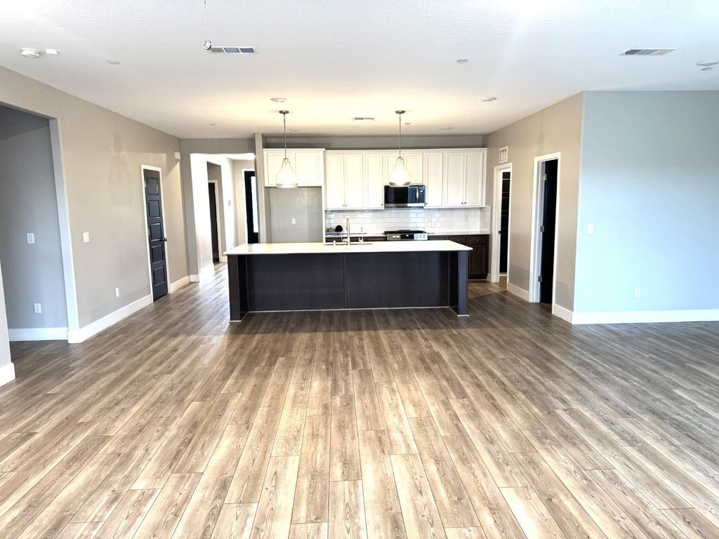 Image 15 of property listing at 5123 N San Clemente Avenue, Fresno, CA 93723