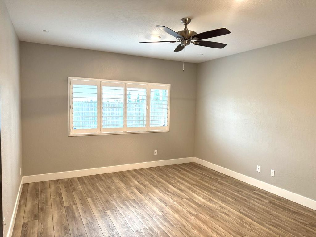 Image 25 of property listing at 5123 N San Clemente Avenue, Fresno, CA 93723