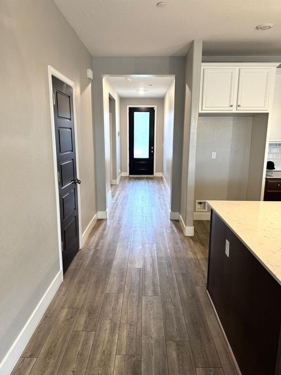 Image 5 of property listing at 5123 N San Clemente Avenue, Fresno, CA 93723