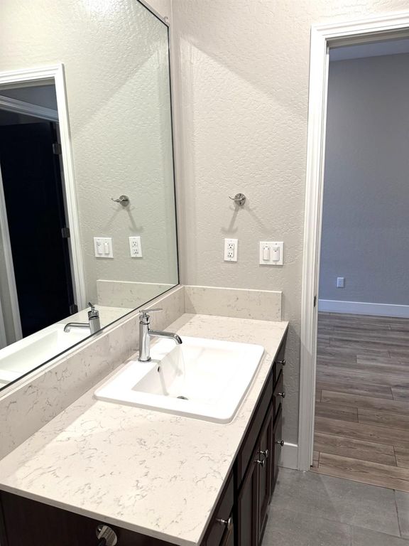 Image 8 of property listing at 5123 N San Clemente Avenue, Fresno, CA 93723