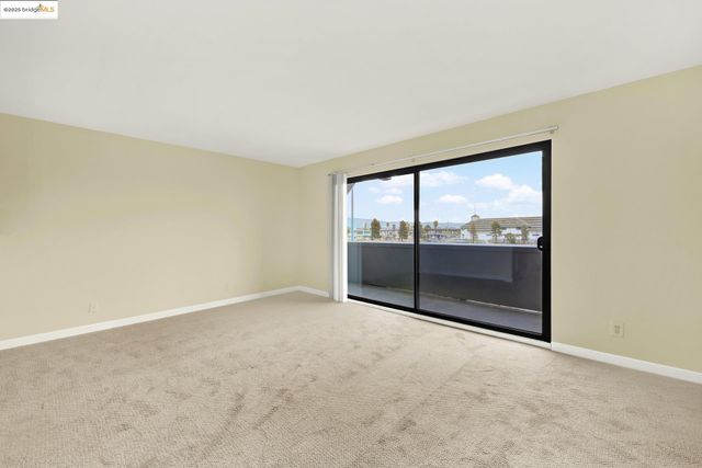 3 Embarcadero 153, Oakland, CA 94607