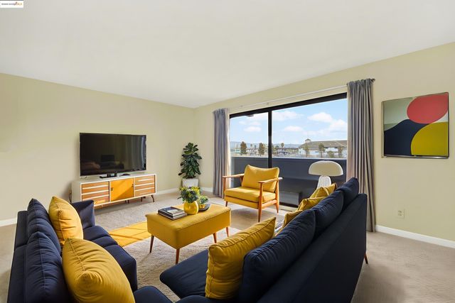 3 Embarcadero 153, Oakland, CA 94607
