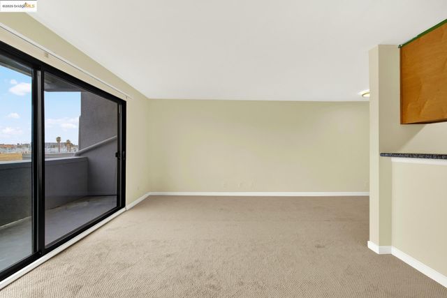 3 Embarcadero 153, Oakland, CA 94607