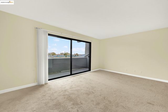 3 Embarcadero 153, Oakland, CA 94607