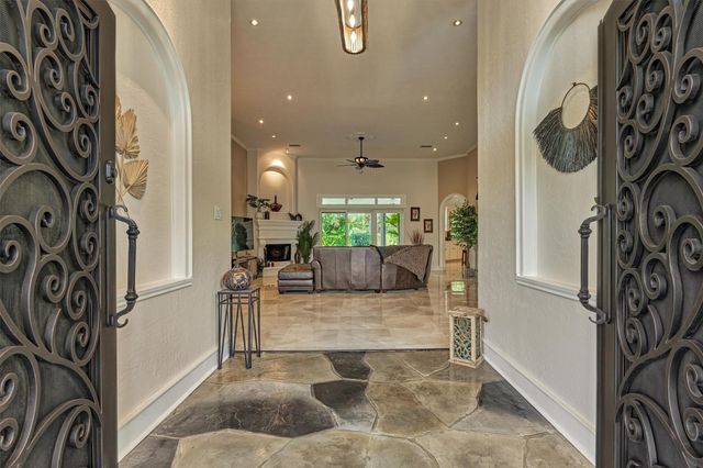 66 Lake Estates Drive, Montgomery, TX 77356