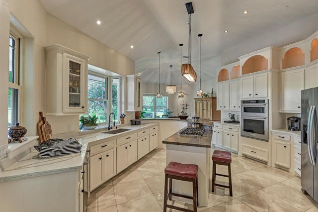 66 Lake Estates Drive, Montgomery, TX 77356