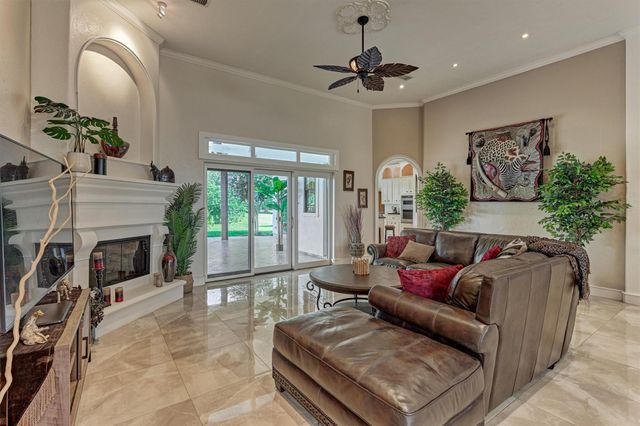 66 Lake Estates Drive, Montgomery, TX 77356