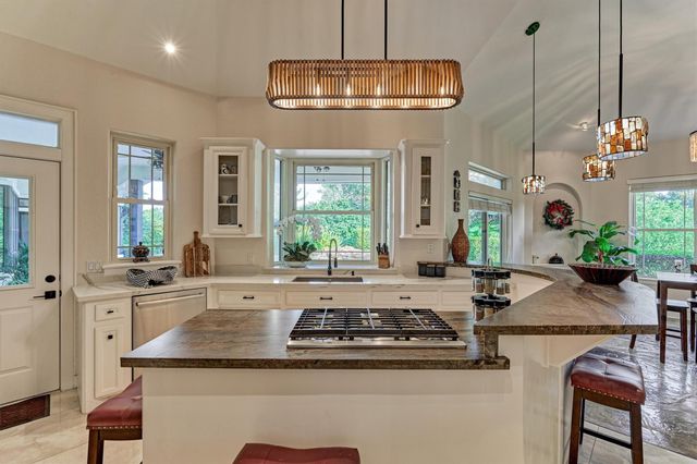 66 Lake Estates Drive, Montgomery, TX 77356
