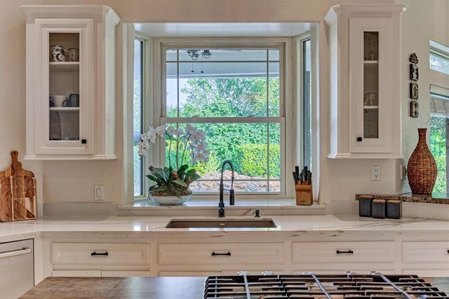 66 Lake Estates Drive, Montgomery, TX 77356