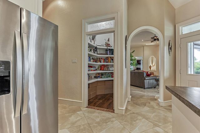 66 Lake Estates Drive, Montgomery, TX 77356