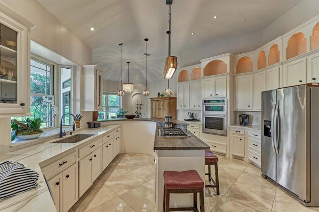66 Lake Estates Drive, Montgomery, TX 77356