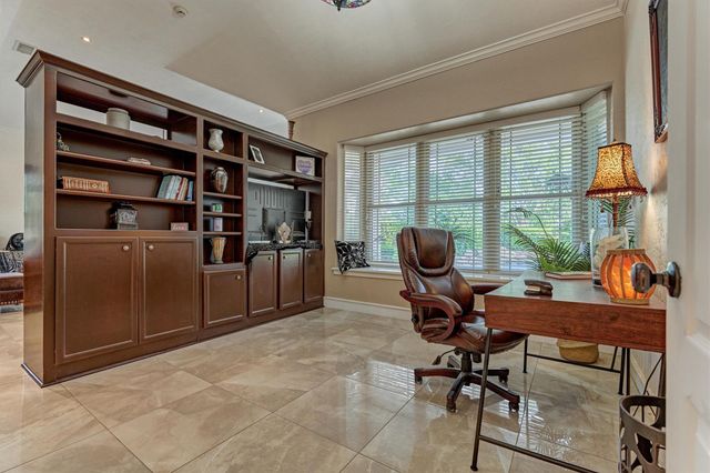 66 Lake Estates Drive, Montgomery, TX 77356