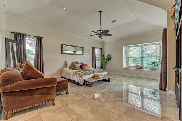 66 Lake Estates Drive, Montgomery, TX 77356