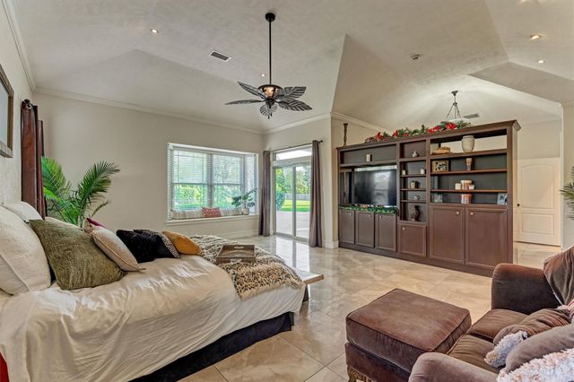 66 Lake Estates Drive, Montgomery, TX 77356