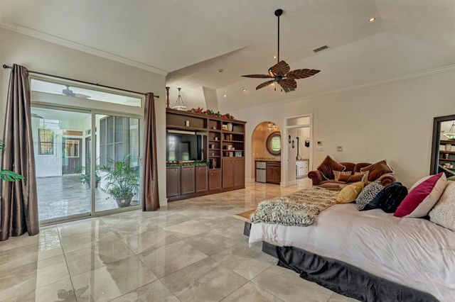 66 Lake Estates Drive, Montgomery, TX 77356