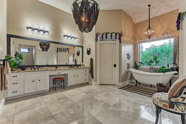 66 Lake Estates Drive, Montgomery, TX 77356