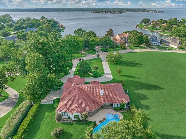 66 Lake Estates Drive, Montgomery, TX 77356