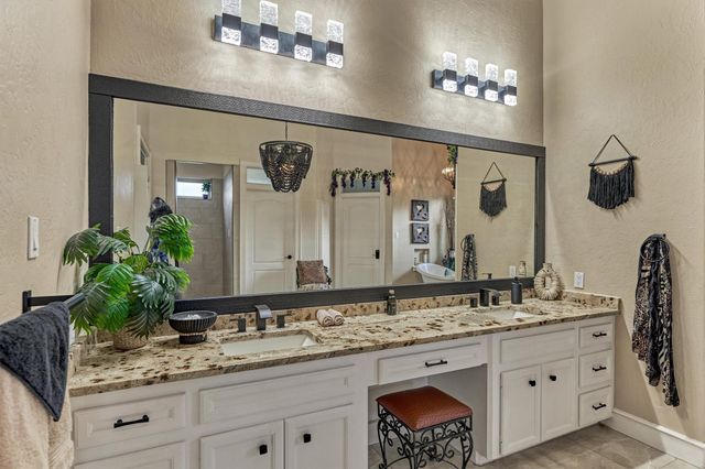 66 Lake Estates Drive, Montgomery, TX 77356