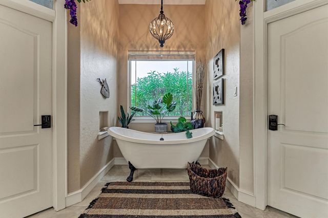 66 Lake Estates Drive, Montgomery, TX 77356