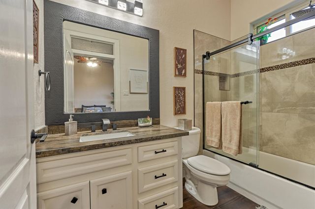 66 Lake Estates Drive, Montgomery, TX 77356