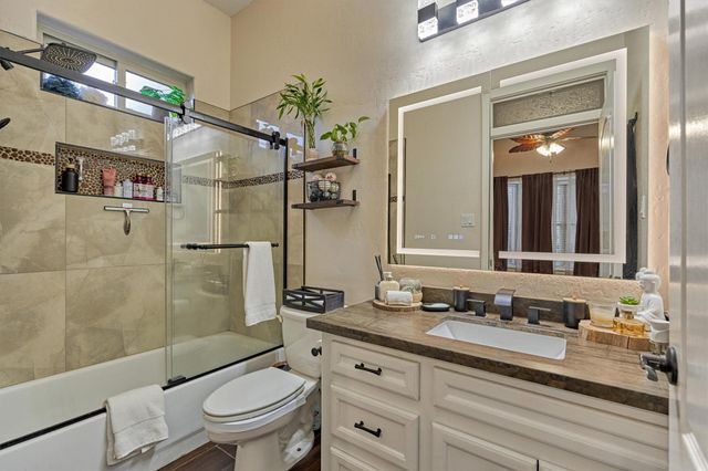 66 Lake Estates Drive, Montgomery, TX 77356