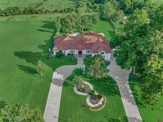 66 Lake Estates Drive, Montgomery, TX 77356