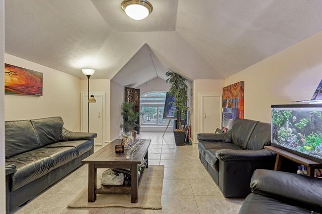 66 Lake Estates Drive, Montgomery, TX 77356