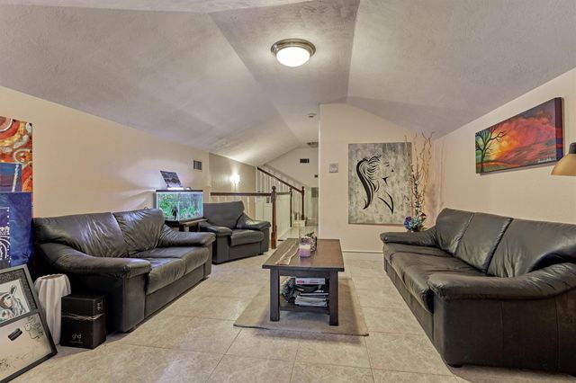 66 Lake Estates Drive, Montgomery, TX 77356