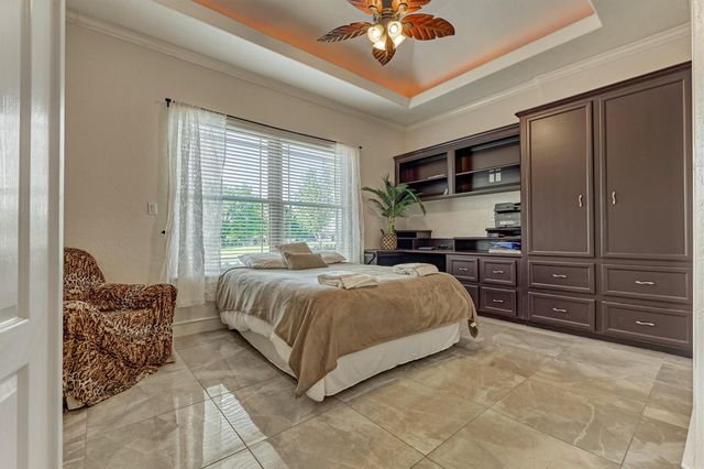 66 Lake Estates Drive, Montgomery, TX 77356